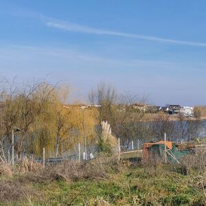 Intravilan Land 1,055 sqm on the Lakefront in Ostratu