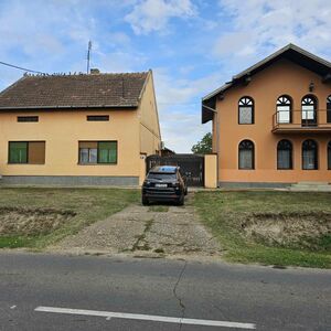 Two houses for sale on a plot in Bačka Topola