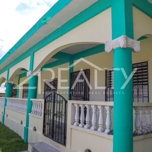 Charming 3-bed 2-bath Home in Orange Walk