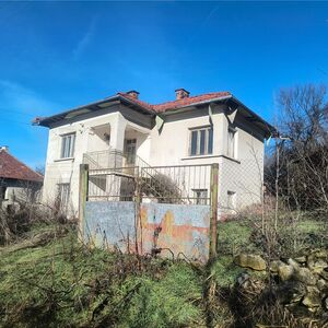 Old rural house with land and nice views 25 km from big city