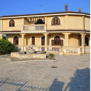 Coastal Villa Just 1 Minute from the Sea &ndash; Crotone, Italy