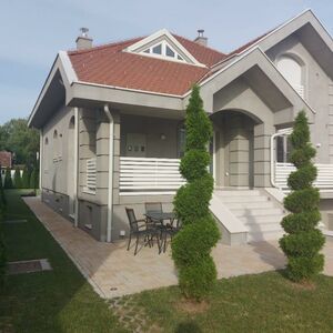 New LUX house, center of Indjia, top location