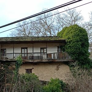 CESI&Oacute;N DE CASA DE PIEDRA CON HUERTO &ndash; 