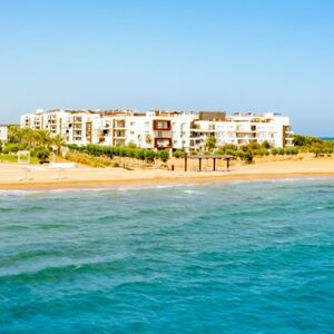 Ready to move - Beachfront 3-Bedroom-Apartment in Cyprus