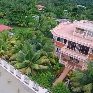 Beautiful Waterfront Beach House with Spectacular Views