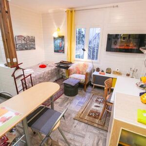 flaps of the district of Montmartre Village.