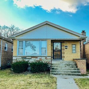 3bed in Chicago, IL 60620 $700/monthly