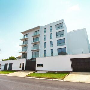 LUXURY FURNISHED 1-BEDROOM FLAT TO LET@AIRPORT