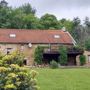 Farmhouse with Large Garden & Woodland