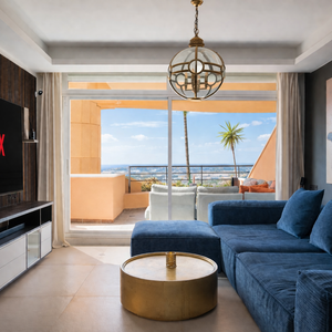 BRIGHT & MODERN FRONTLINE GOLF APARTMENT IN MAGNA MARBELLA