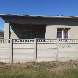 Sidwell Semi Home For Sale R520 000