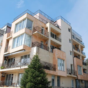 Apartment with no maintenance fee, featuring three bedrooms 