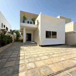 EXECUTIVE 4-BED TOWNHOUSE +BQ@EAST AIRPORT/+233243321202