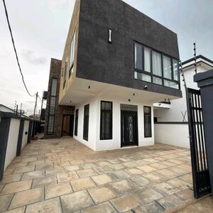 EXECUTIVE 3BEDROOM DETACHED FOR SALE@ EAST LEGON HILL