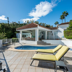 COTTAGE STYLE 4 BEDROOMS VILLA IN PUERTO DEL ALMENDRO.