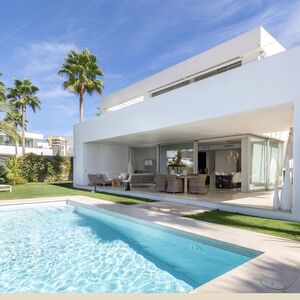CONTEMPORARY 3-BEDROOM VILLA IN LA FINCA, RIO REAL