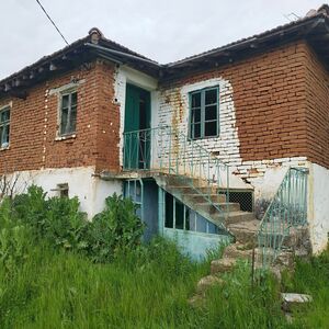 House with a large yard of 2745 sq.m for sale in the village