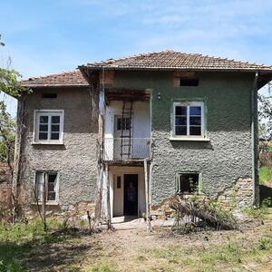 Old country house with barn and spacious plot of land Vratsa