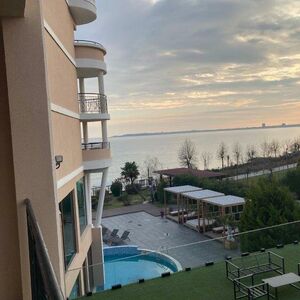Spacious 1-Bedroom Apartment with Sea View | Grand Hotel