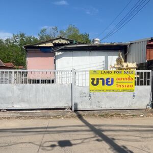 Properties in Soi Ta-iad rarely become available for sale