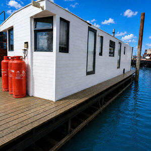 Purpose-Built Floating Home on Residential Mooring &pound;85,000