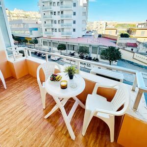 APARTAMENTO LUMINOSO CON TERRAZA Y PISCINA