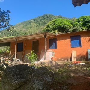 Off-Grid 20-Ha Ecological Domain & Pastures &ndash; Private River 