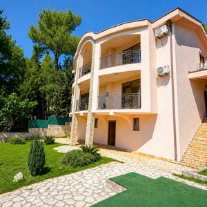 Villa with sea view in Bar