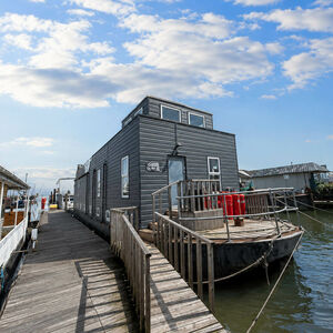 Stunning Contemporary Houseboat - Lady Grey   &pound;199,999