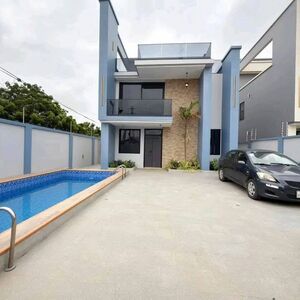 LUXURY 5-BEDROOM TOWNHOME FOR SALE@ EAST AIRPORT