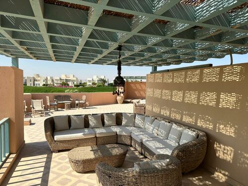 ROOFTOP SITTING AREA