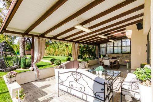 Covered patio with summer