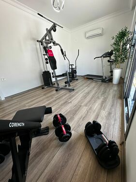 Gym/bed4walk in wardrobe