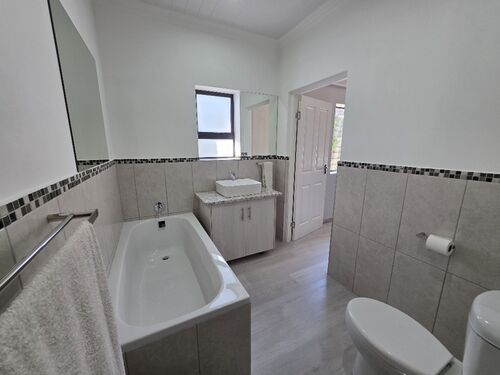 ON-SUITE BATHROOM