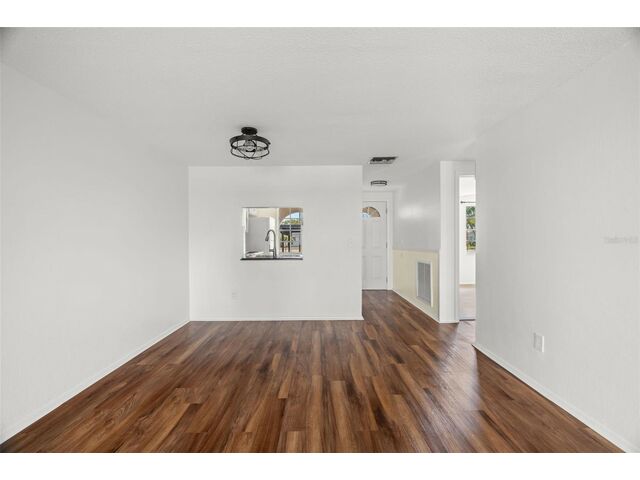 Living / dining area