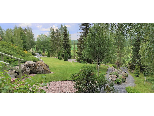 Lawn Area & Park Left