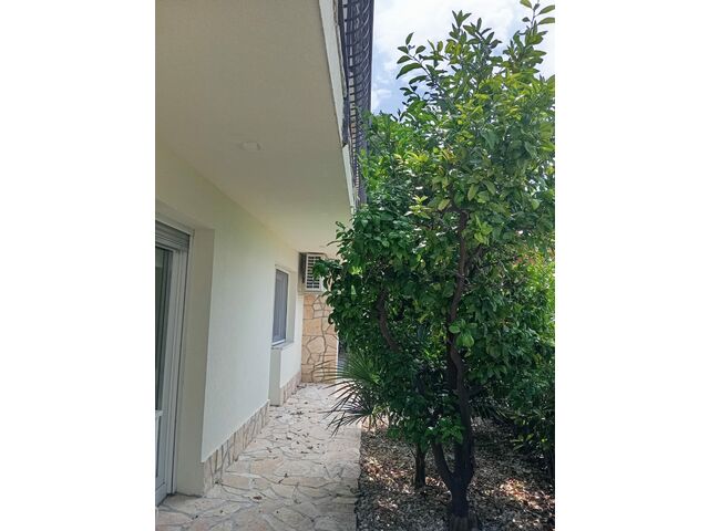 outside front of the hous