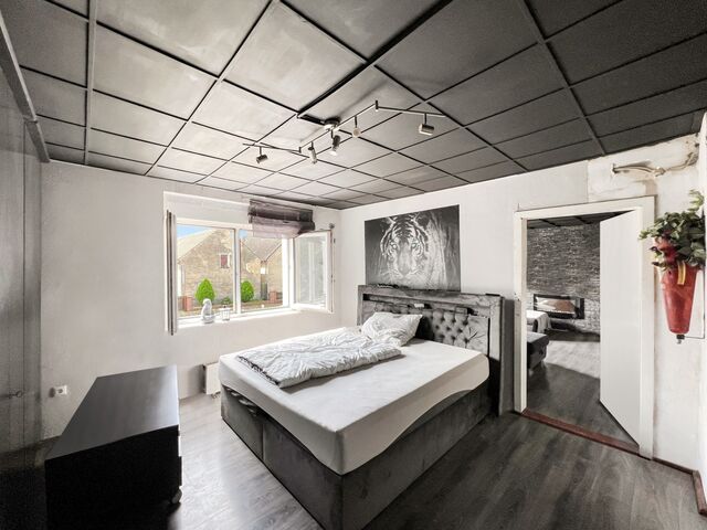 Bed room