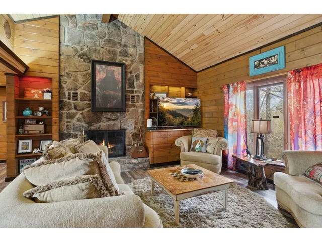 Buckhorn-Lodge-Fireplace