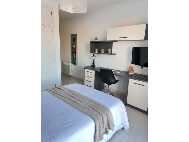 Room with en-suite bathro