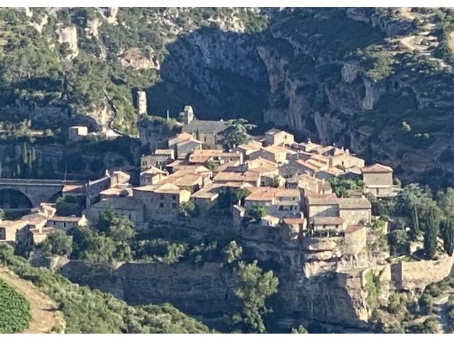 Minerve the village