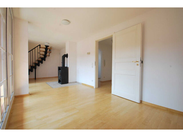 Fireplace Room Up. Floor