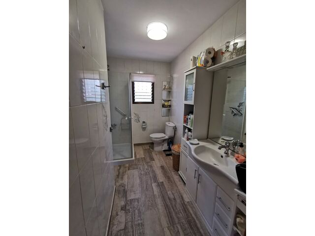 Upstairs Main Bathroom