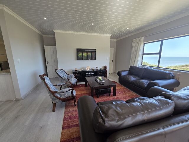 LIVING ROOM / SEA VIEW