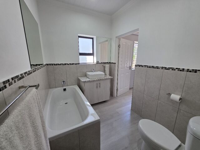 ON-SUITE BATHROOM