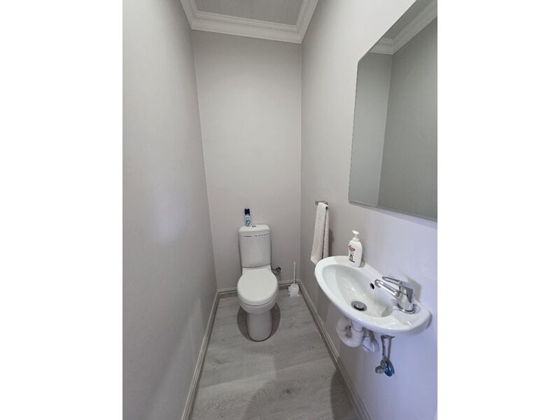 GUEST TOILET