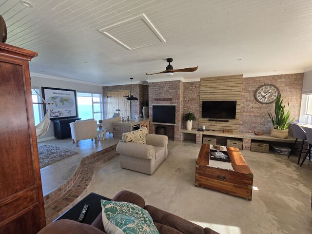 BRAAI ENTERTAINMENT ROOM