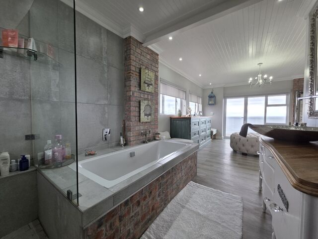 FULL BATHROOM 1 OPEN PLAN