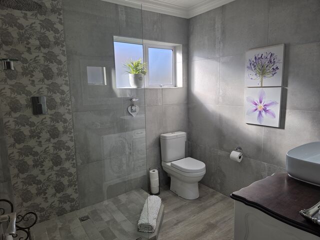 GUEST BATHROOM 2
