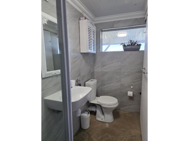 2ND BATHROOM 4